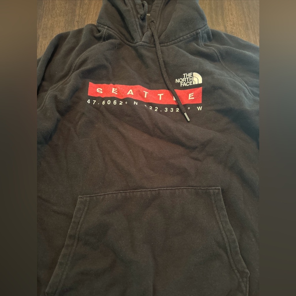 The North Face Seattle  Hoodie Women's Sleeve M Graphic Logo Pocket Black